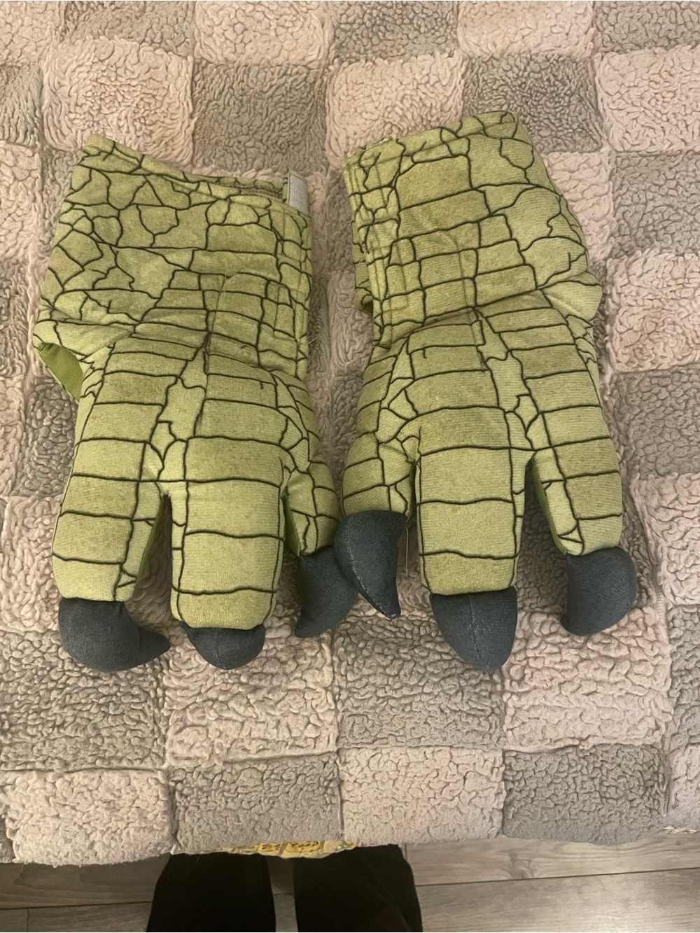 Green Reptile/Dino Claw Costume Gloves
